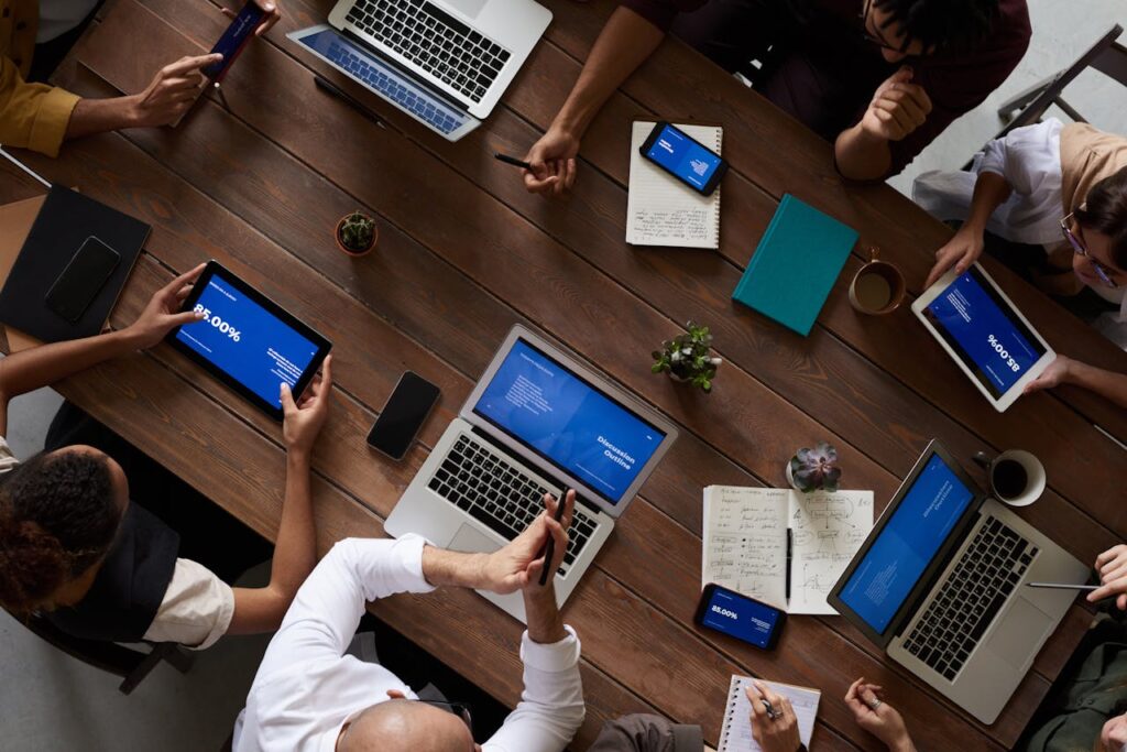 Arbeit Büro Meeting Mehr Produktivität in der Kanzlei Wie Steuerberater für gesteigerte Effizienz sorgen